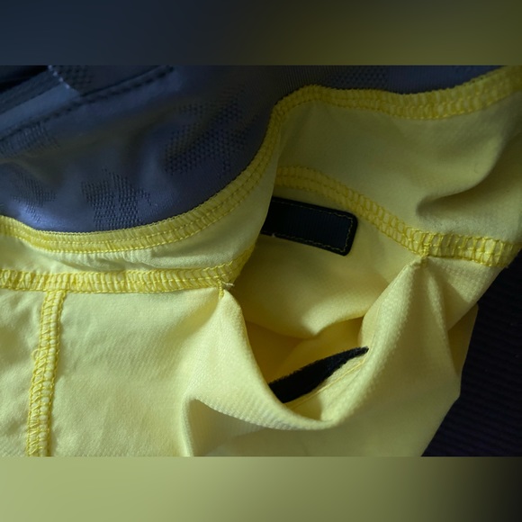Rabbit Run “Mountain Climbers” Trail Pocket Race Shorts in Golden Kiwi Yellow - Picture 16 of 16